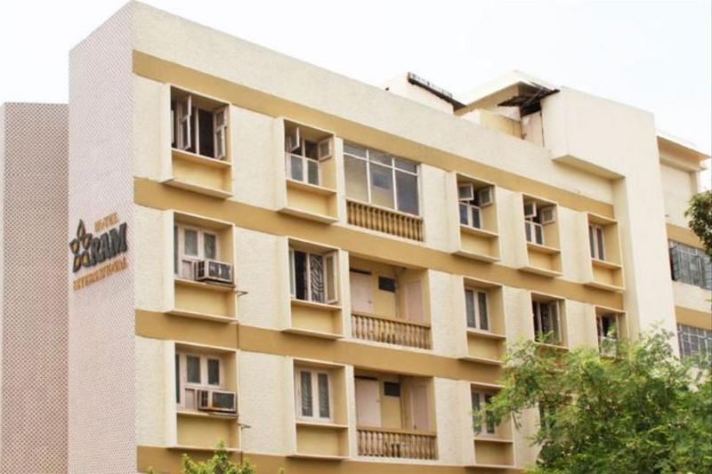 Hotel Ram International Pondicherry Exteriör bild